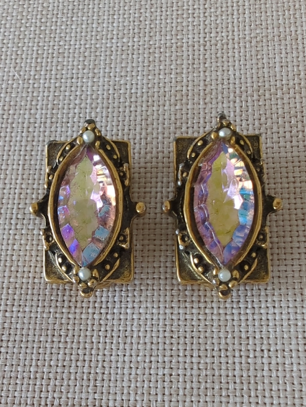 Vintage Signed TARA Aurora Borealis Crystal Clip-On Earrings - Marquise Cut - Picture 2 of 7
